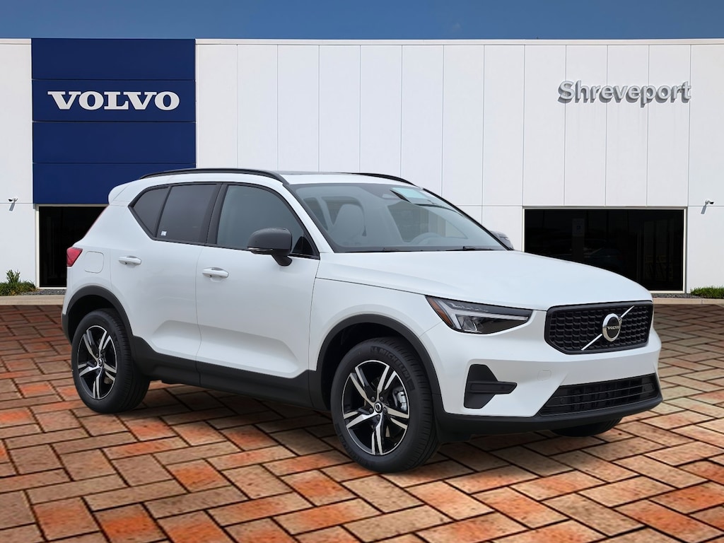New 2026 Volvo XC40 B4 Core SUV