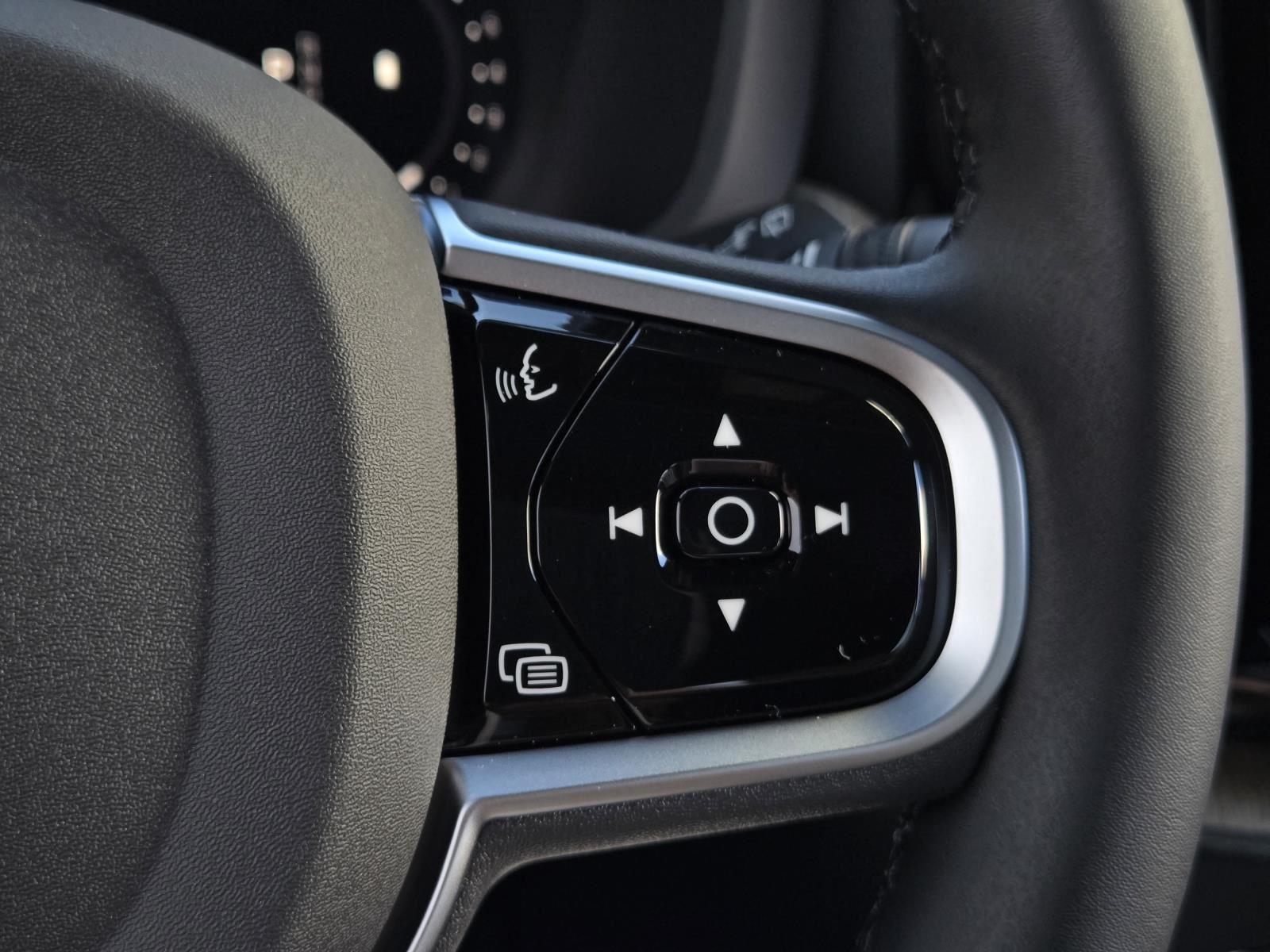 2026 Volvo XC60 Plus - Photo 16