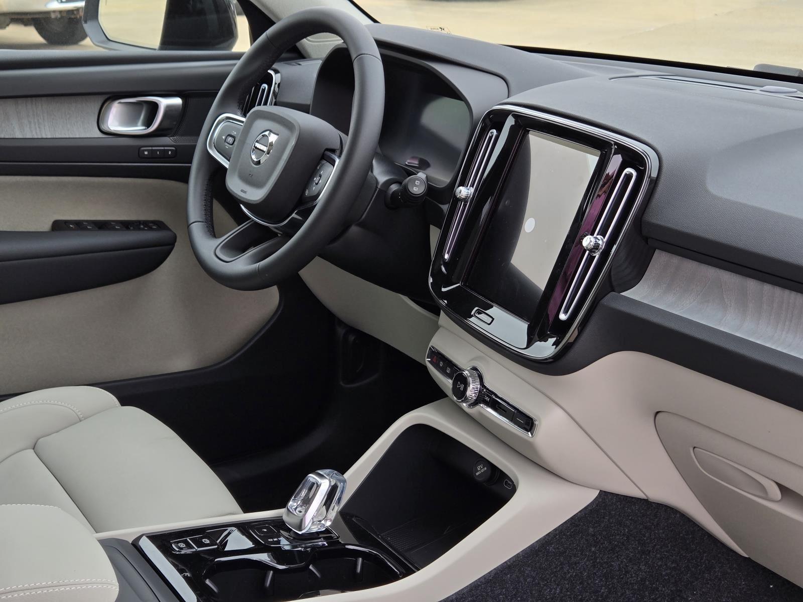 2026 Volvo XC40 Plus - Photo 30