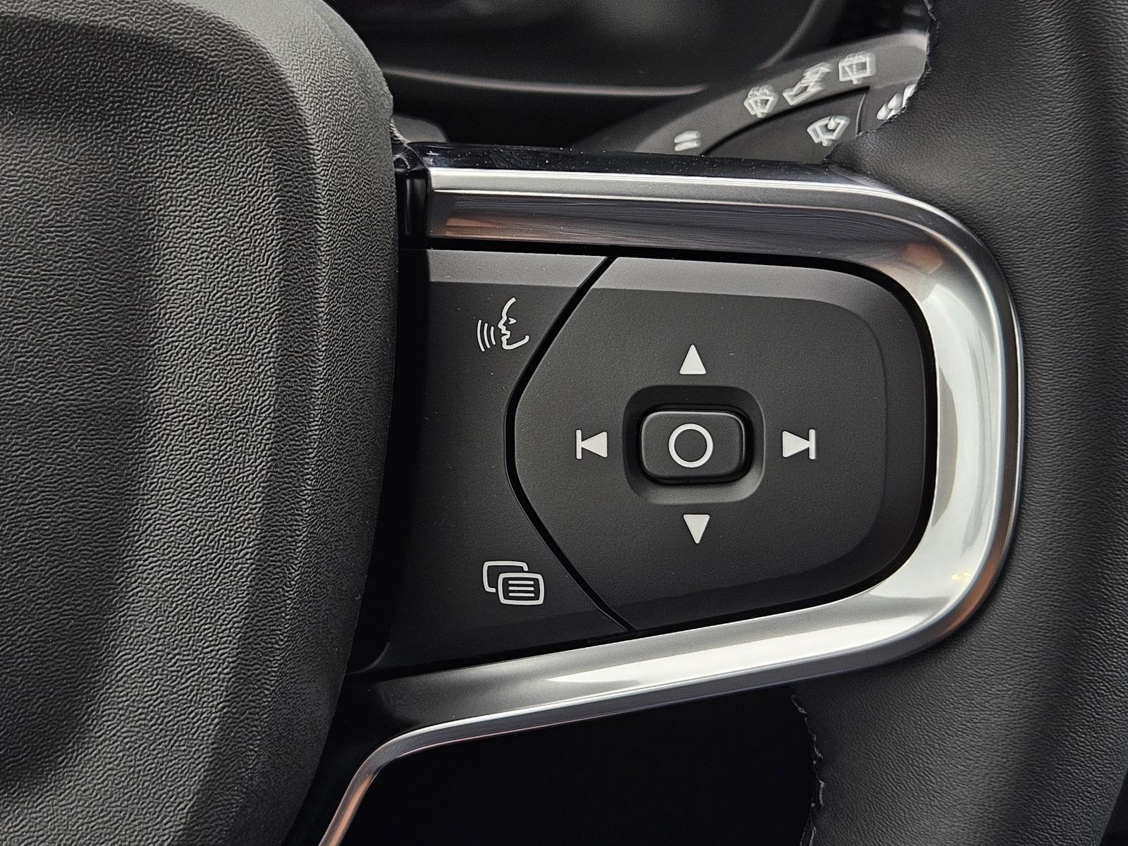 2026 Volvo XC40 Ultra Black Edition - Photo 15