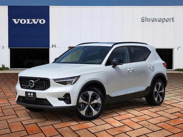 2025 Volvo XC40 B5 Plus Dark Theme SUV