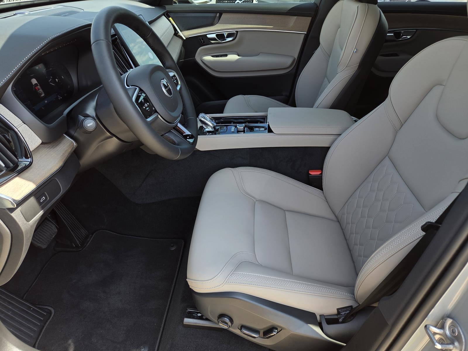 2026 Volvo XC90 Plus - Photo 33