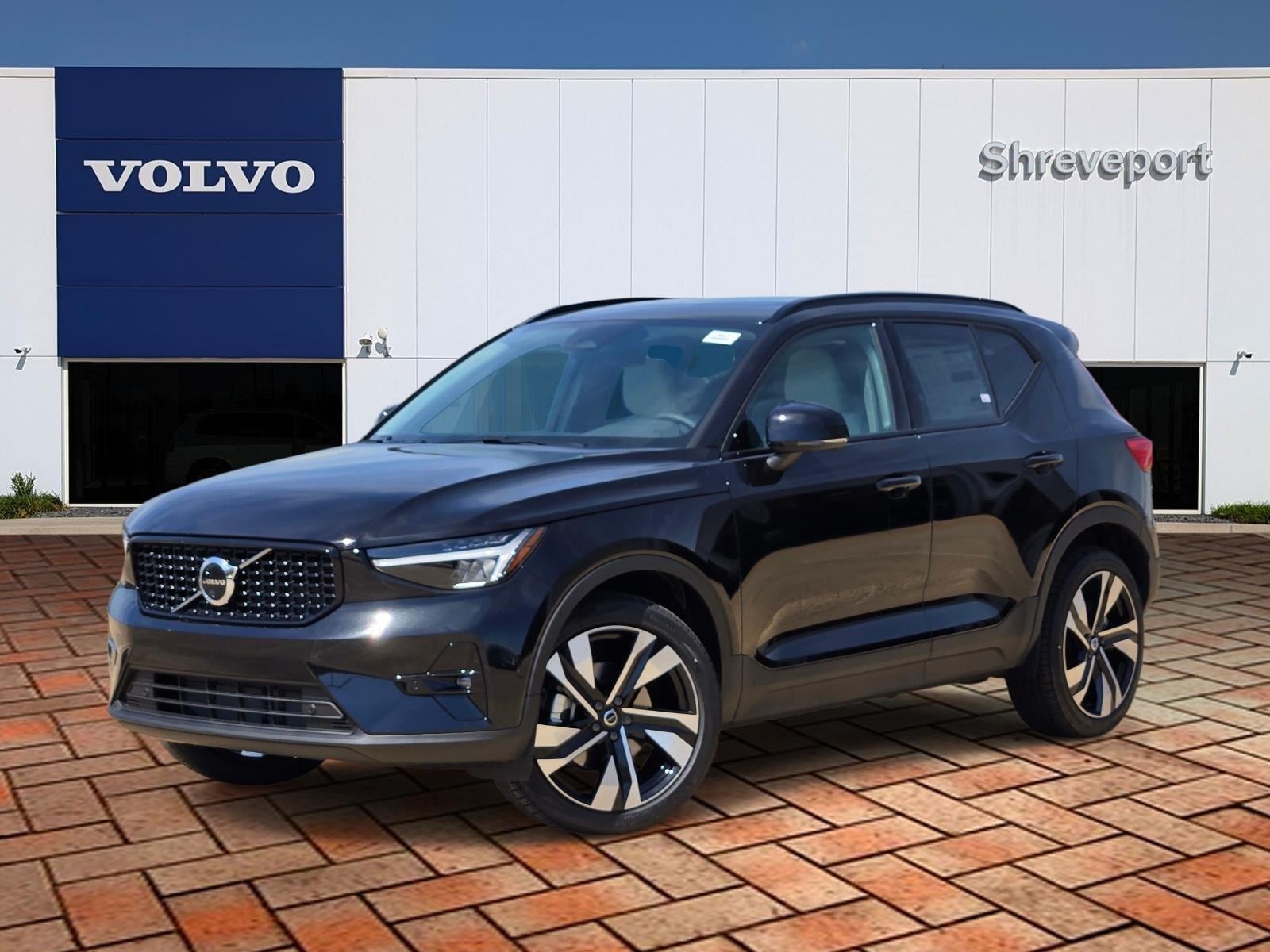 2026 Volvo XC40 B5 Plus Dark AWD's photo