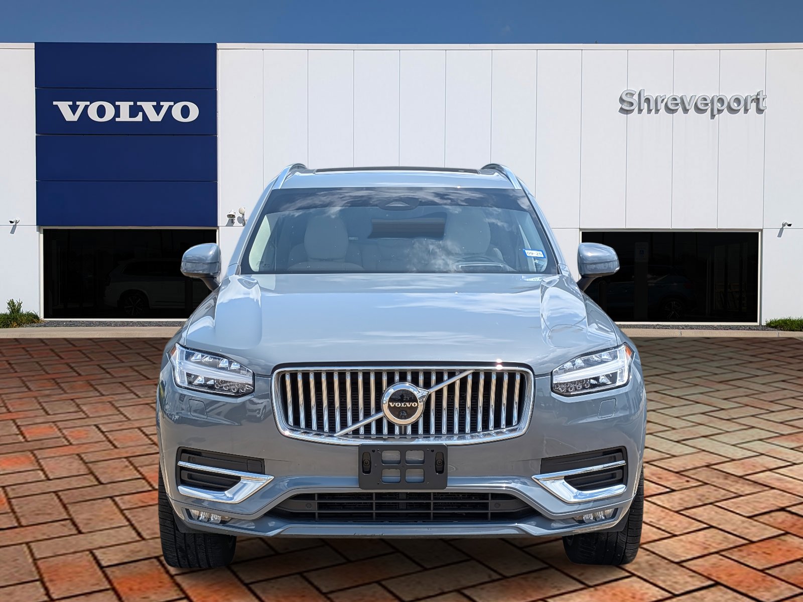 2023 Volvo XC90 AWD Ultimate photo 2