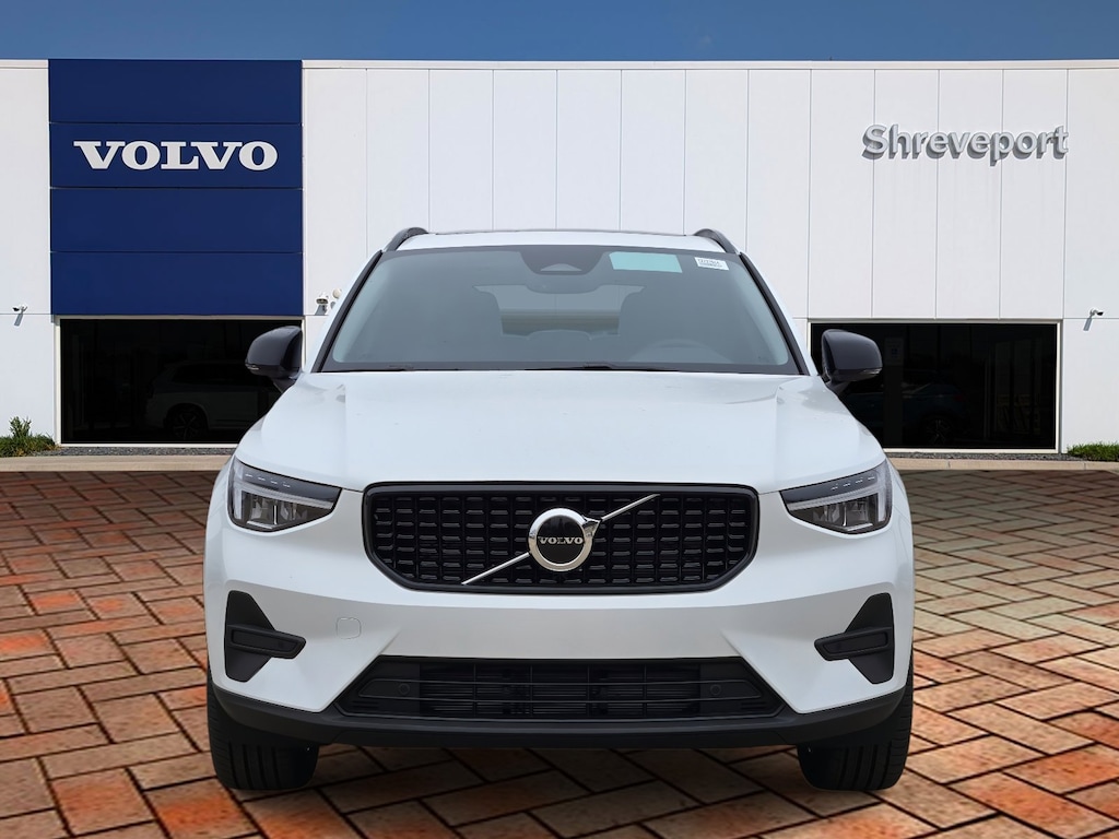 New 2026 Volvo XC40 B4 Core SUV