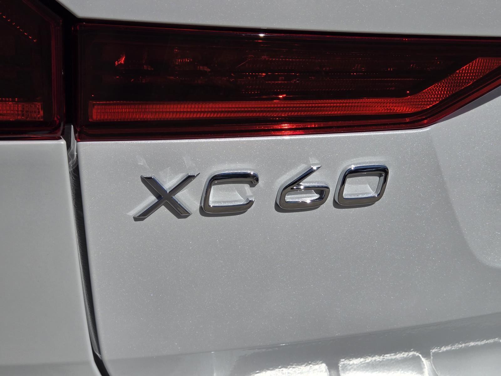2026 Volvo XC60 Plus - Photo 8