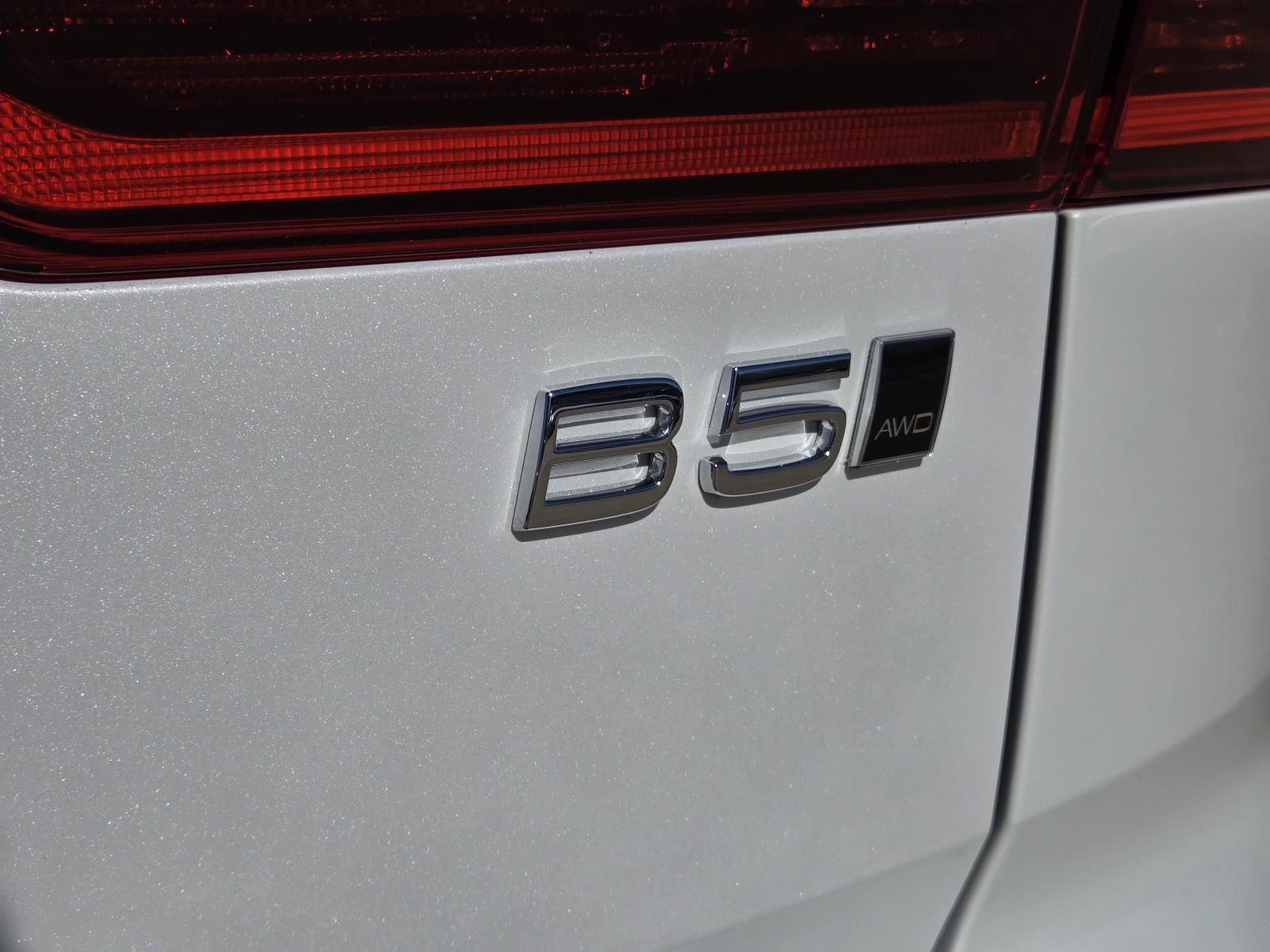 2026 Volvo XC60 Plus - Photo 9