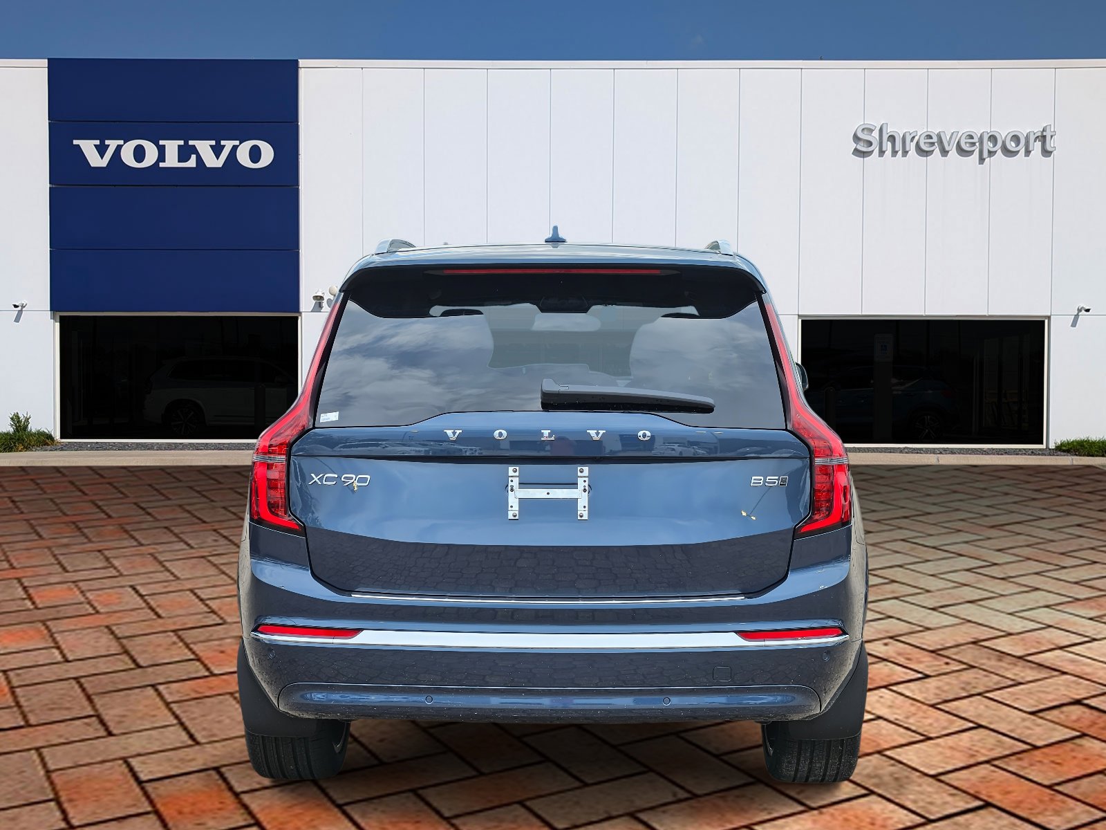 2025 Volvo XC90 B5 AWD Plus photo 4