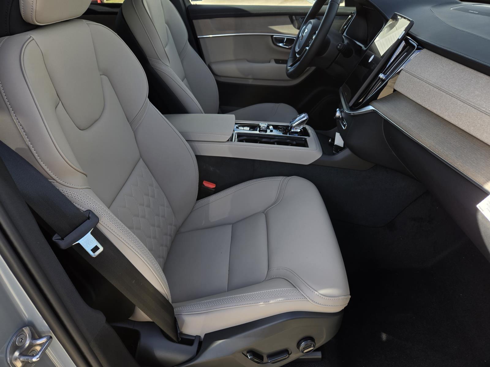 2026 Volvo XC90 Plus - Photo 38