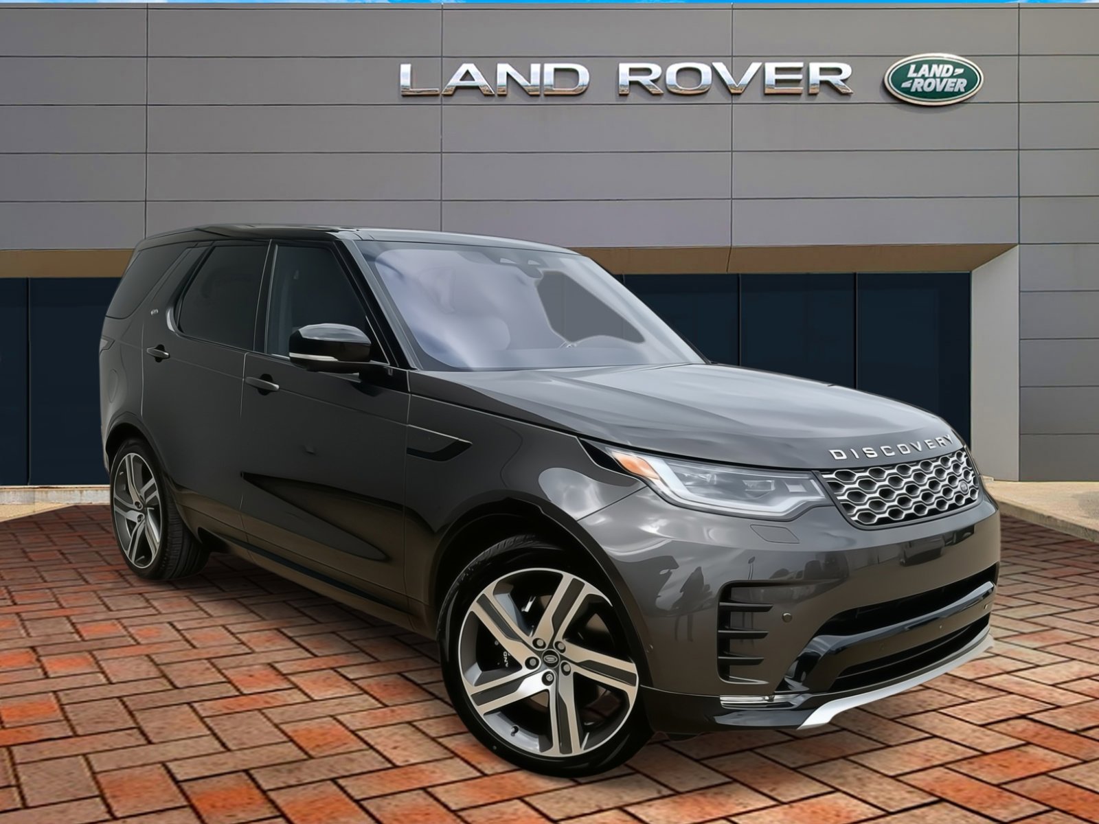 2023 Land Rover Discovery Metropolitan Edition photo 2
