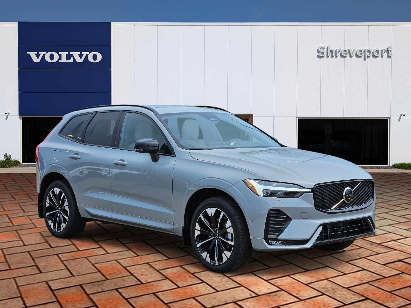 2026 Volvo XC60 B5 Plus photo 3