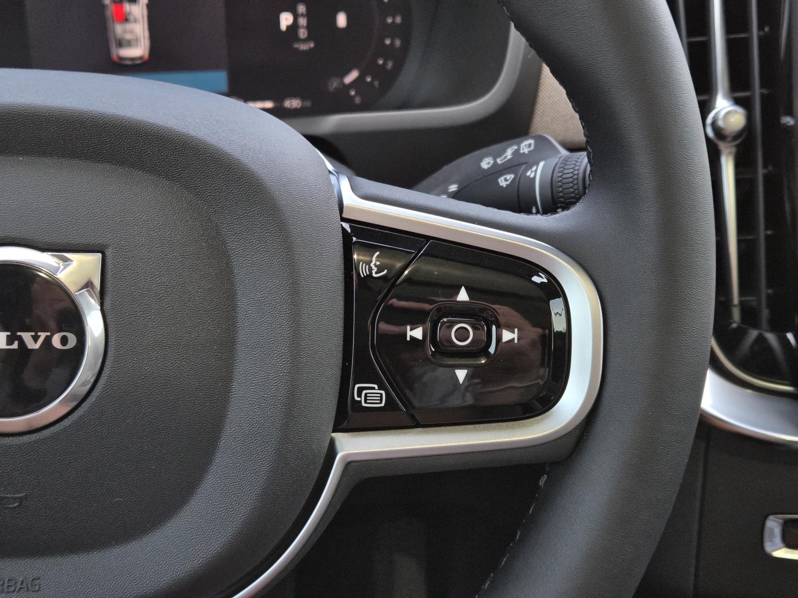 2026 Volvo XC90 Plus - Photo 21