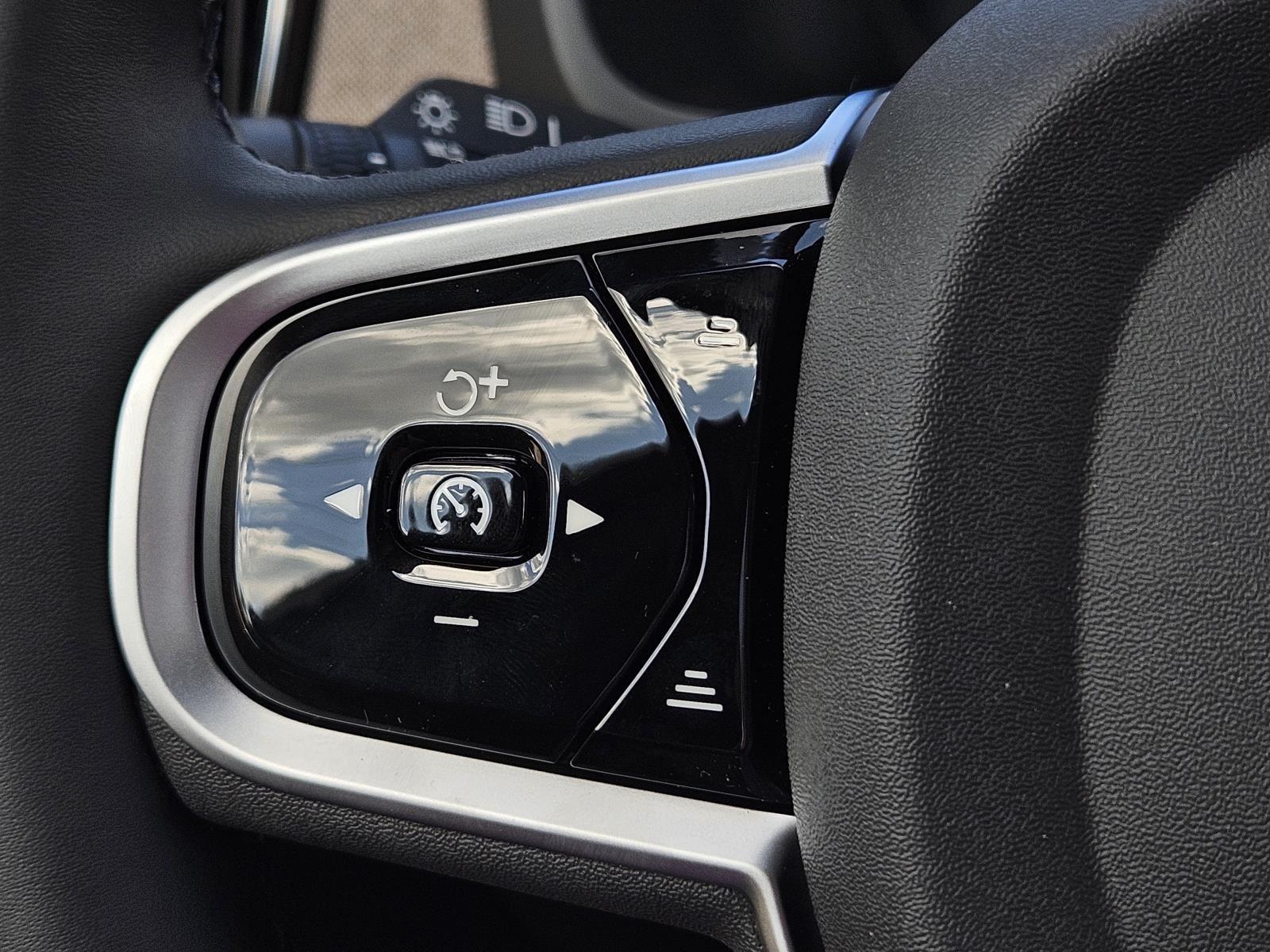 2026 Volvo XC90 Plus - Photo 16