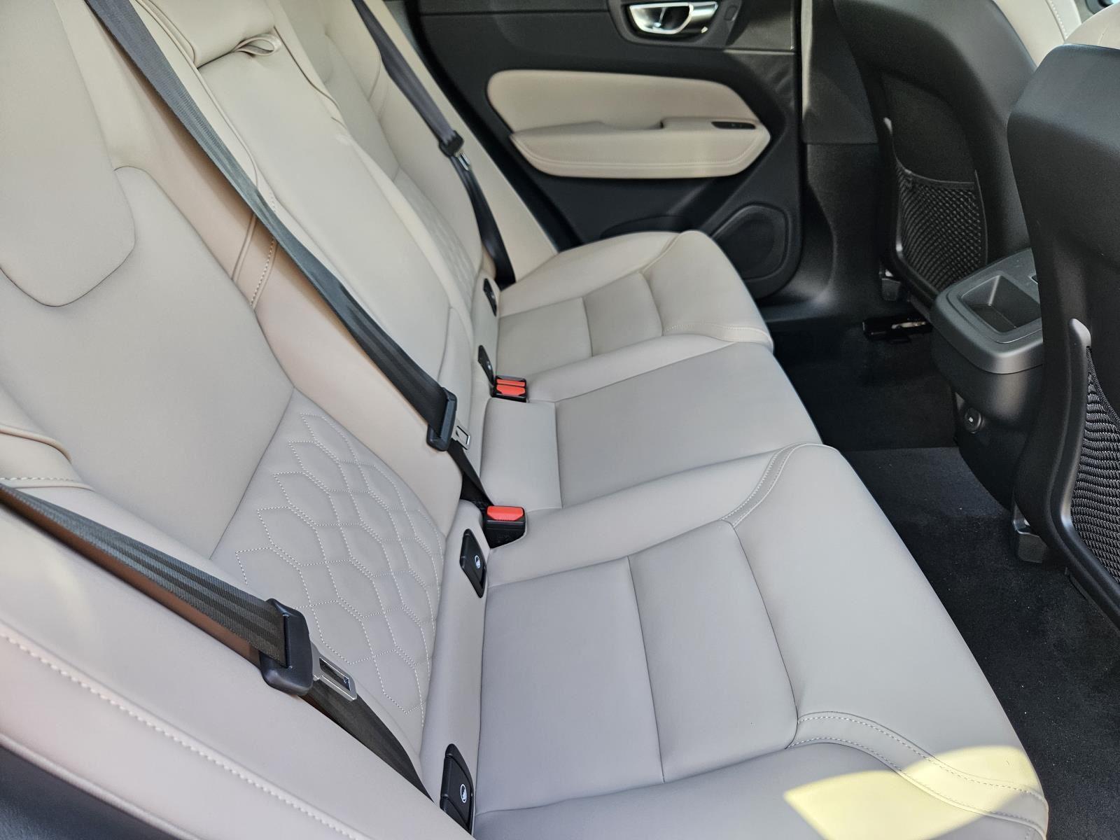 2026 Volvo XC60 Plus - Photo 37