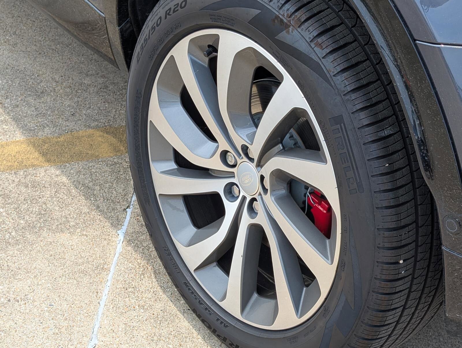 2025 Land Rover Discovery Sport Dynamic SE photo 3