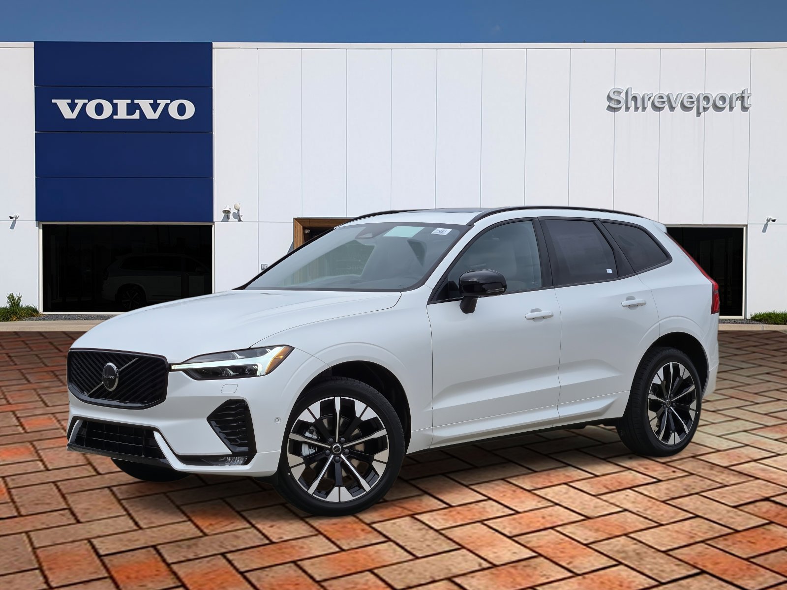 2026 Volvo XC60 Plus's photo