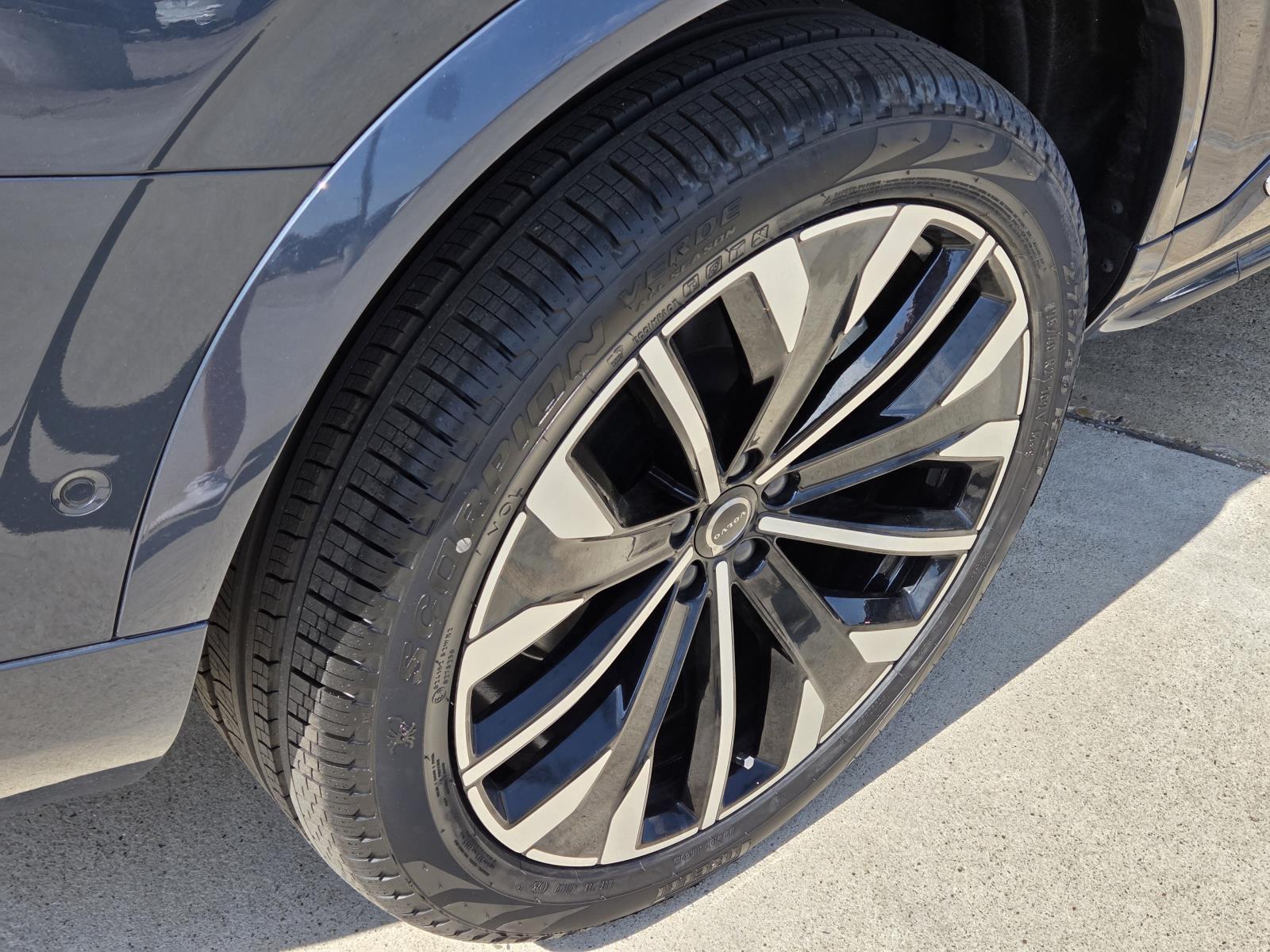 2026 Volvo XC90 Plus - Photo 13