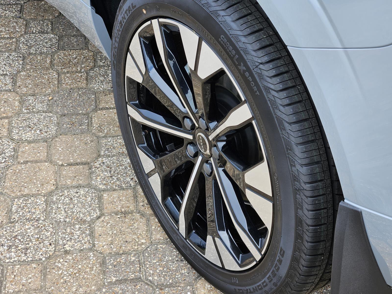2026 Volvo XC60 Plus - Photo 9