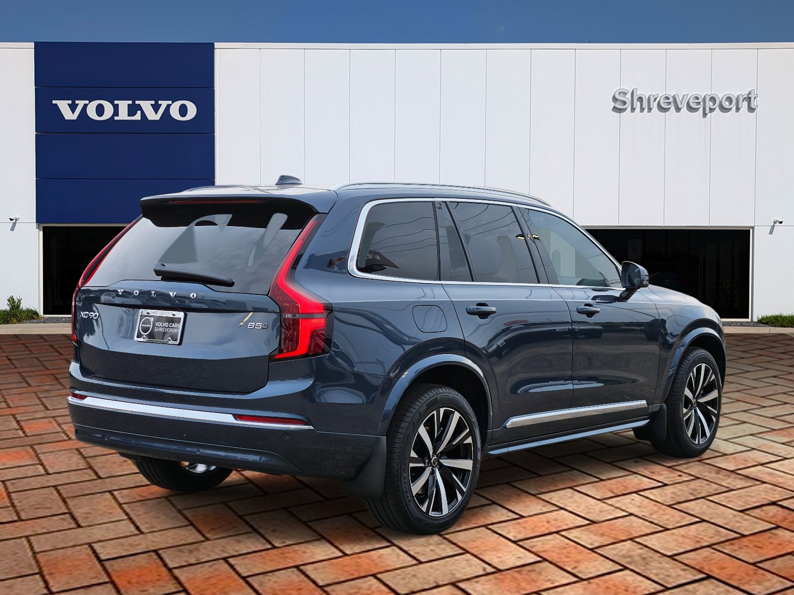 2026 Volvo XC90 B5 AWD Core photo 4
