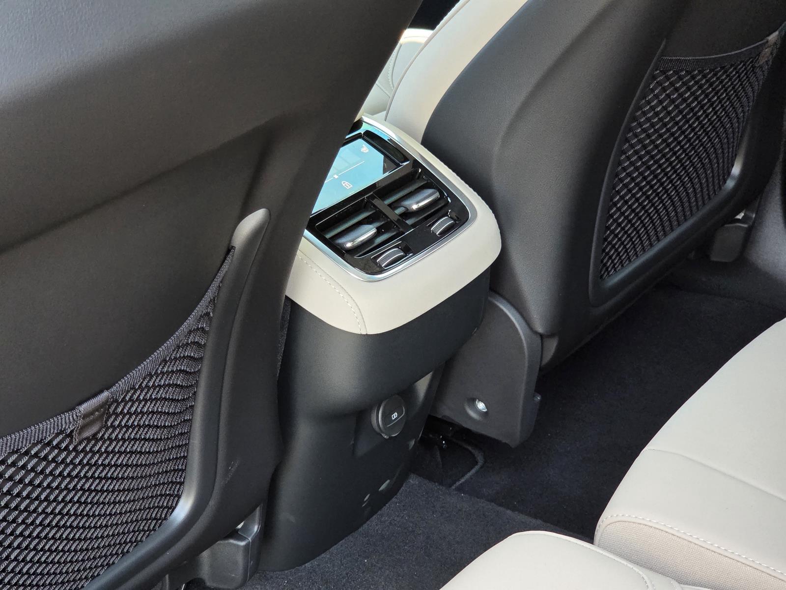 2026 Volvo XC90 Plus - Photo 37