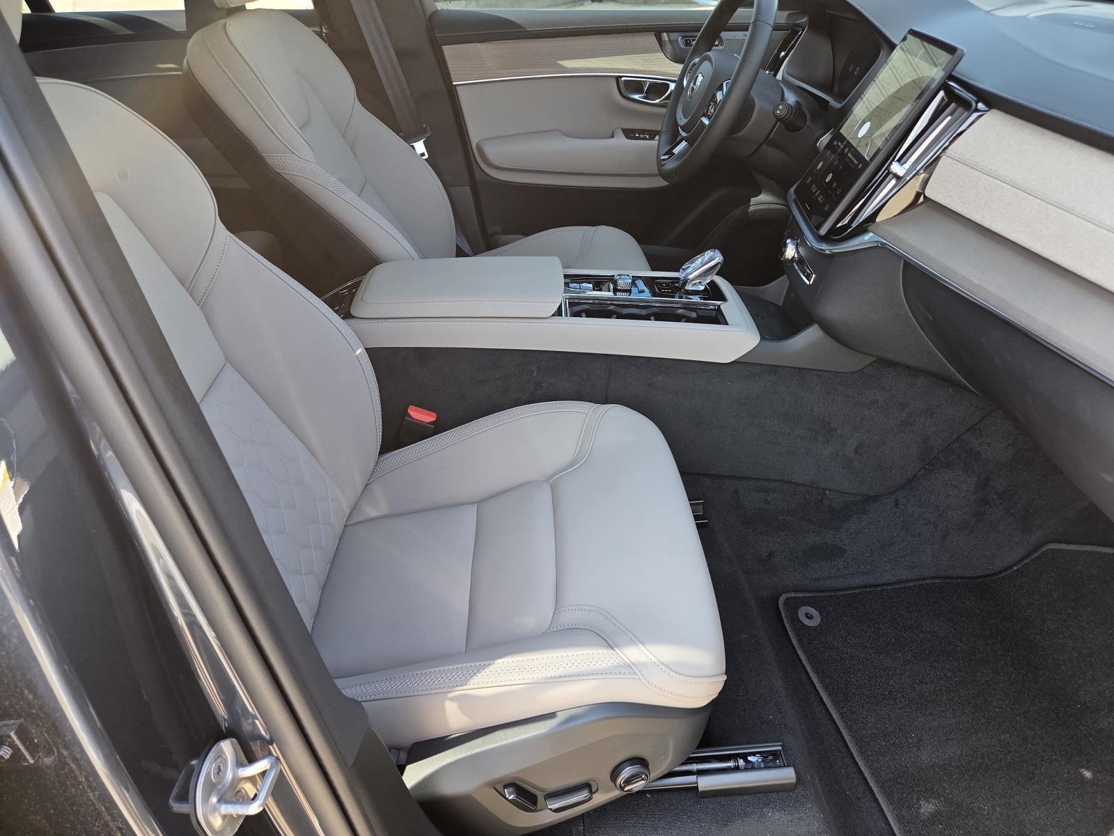 2026 Volvo XC90 Plus - Photo 40