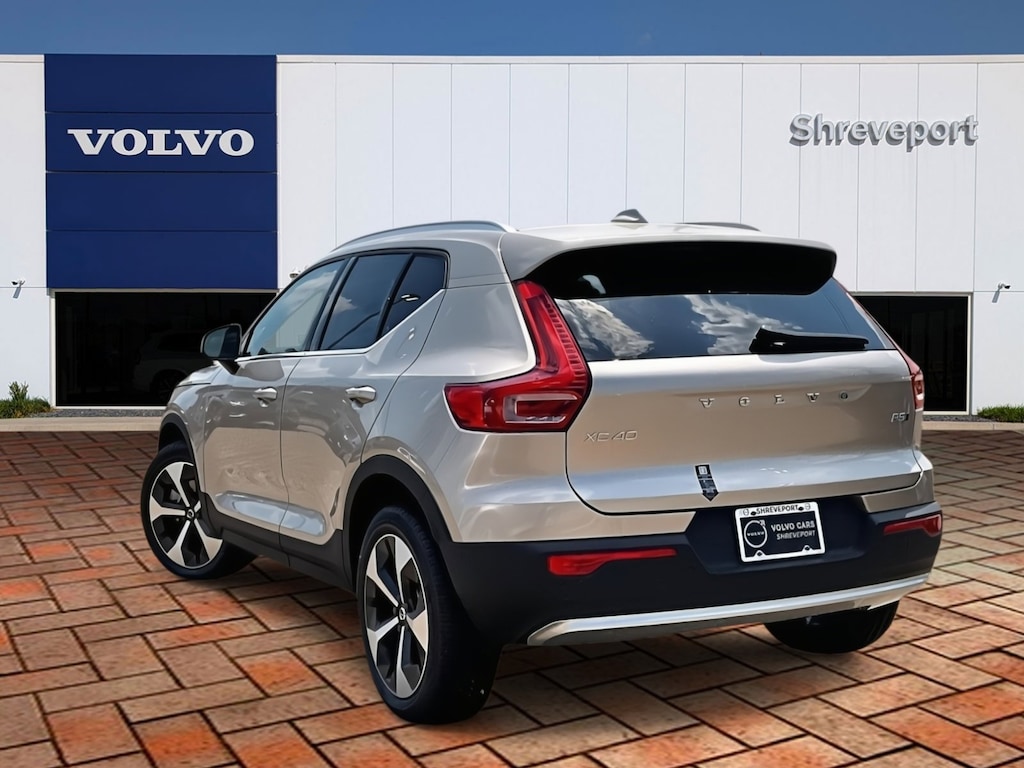 New 2024 Volvo XC40 Plus Bright Theme B5 AWD Plus Bright Theme