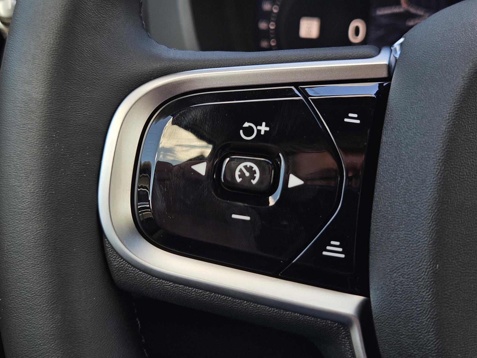 2026 Volvo XC60 Plus - Photo 16