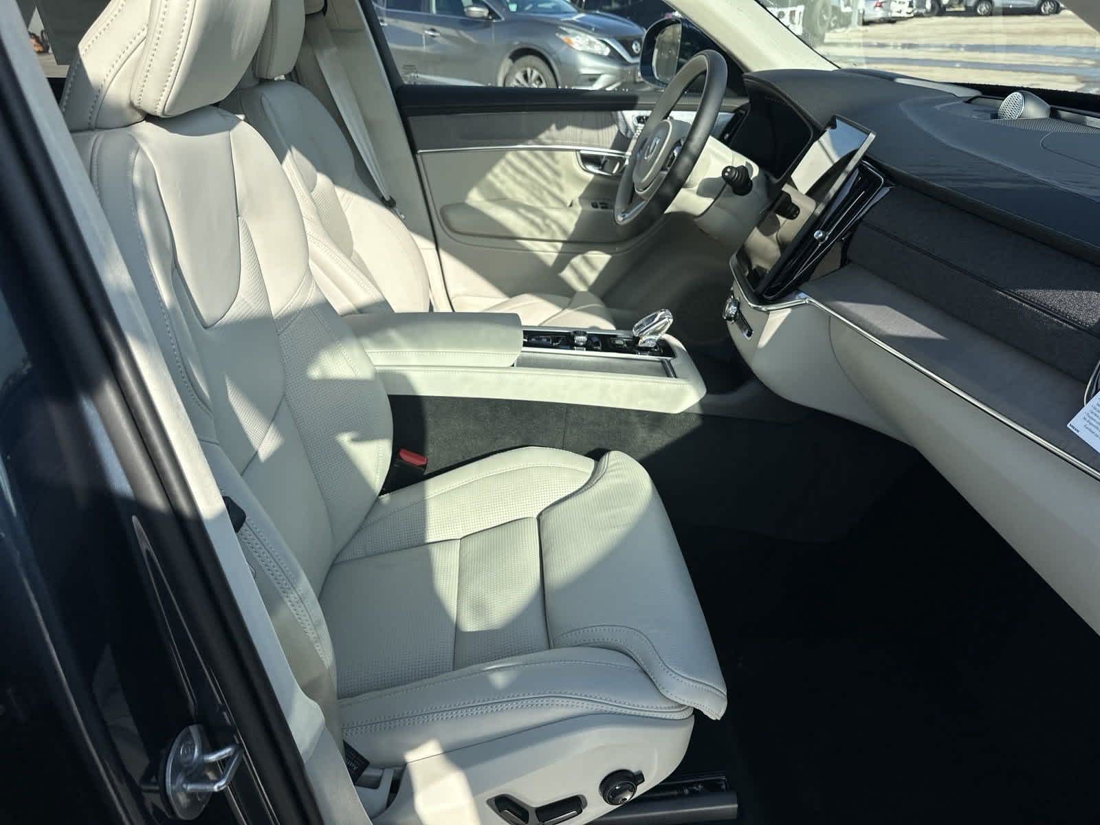 2025 Volvo XC90 Ultra - Photo 11