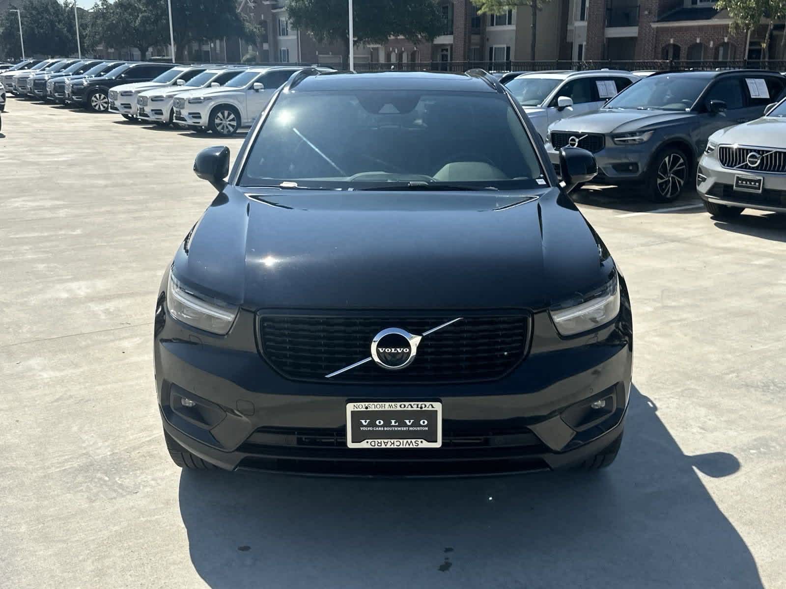 Used 2021 Volvo XC40 R-Design with VIN YV4162UMXM2613391 for sale in Houston, TX