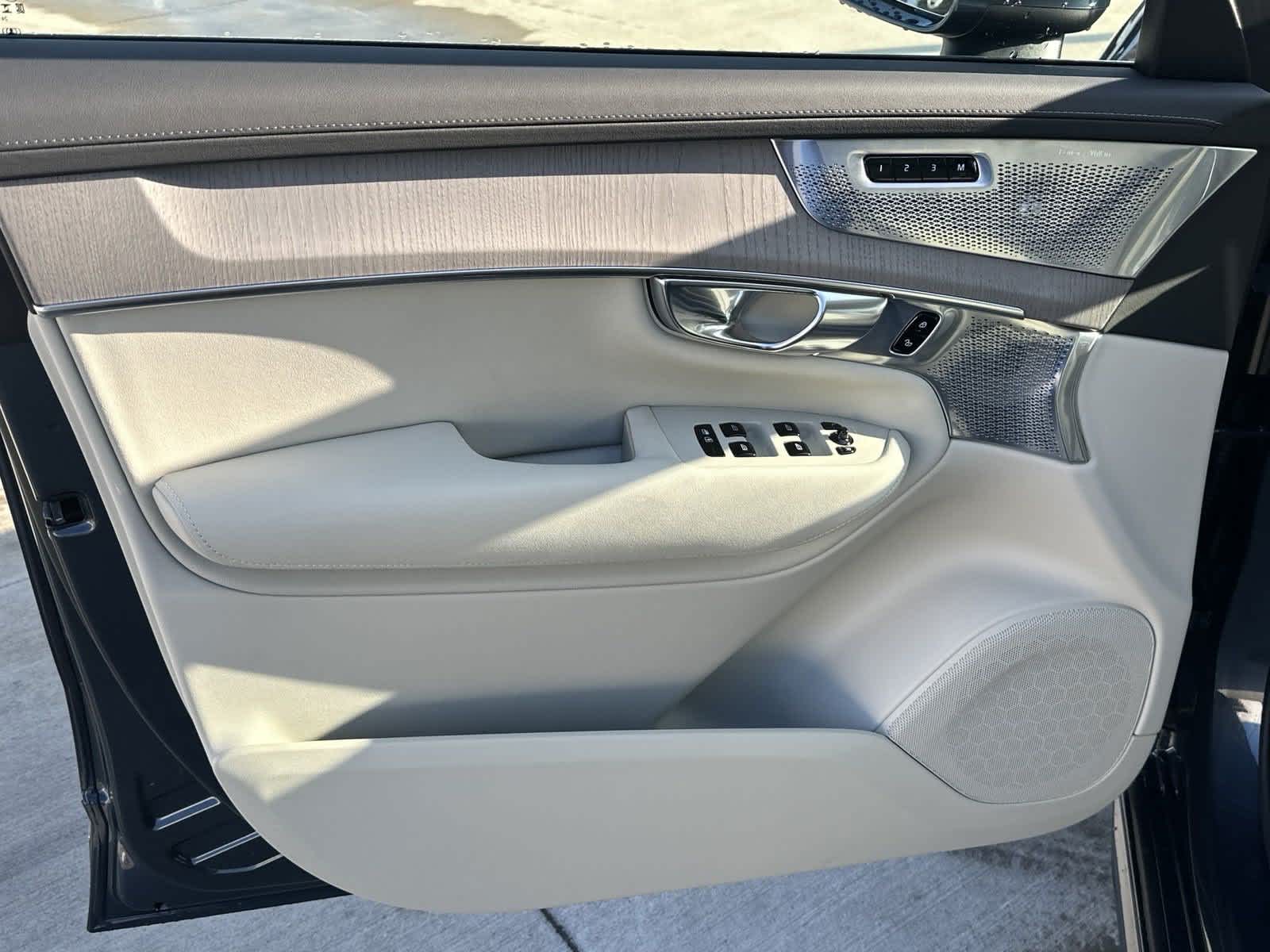 2025 Volvo XC90 Ultra - Photo 13