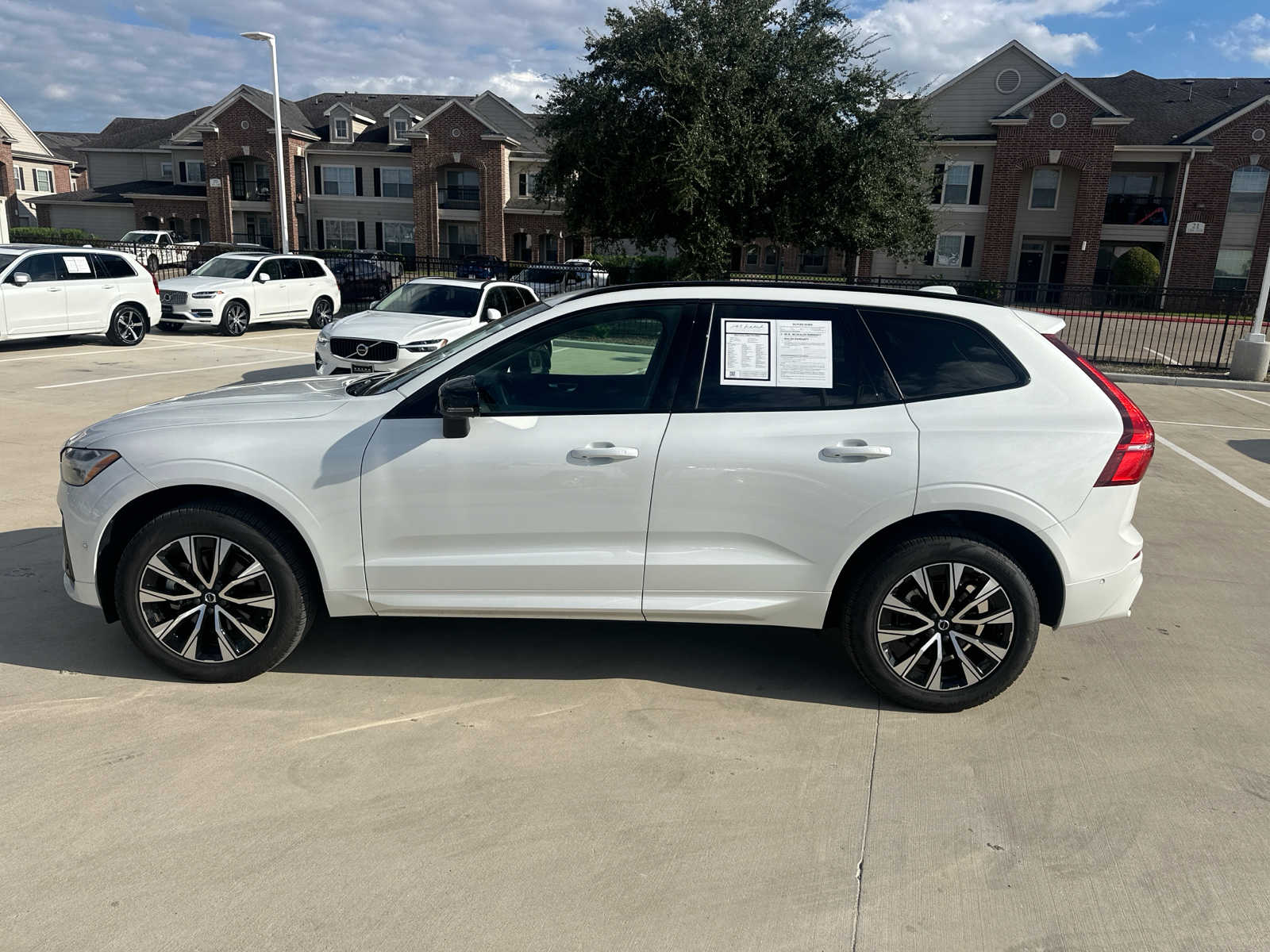 Used 2024 Volvo XC60 Plus with VIN YV4L12RL2R1775567 for sale in Houston, TX