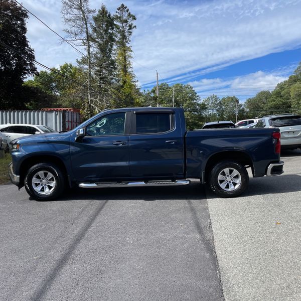 2021 Chevrolet Silverado 1500 LT photo 2