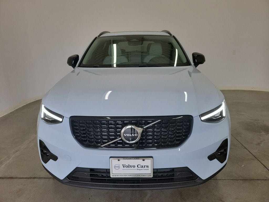 New 2026 Volvo XC40 B5 Plus SUV