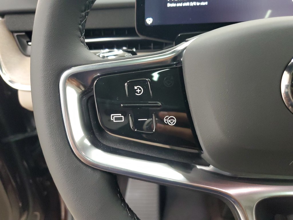 2025 Volvo EX90 Ultra - Photo 23