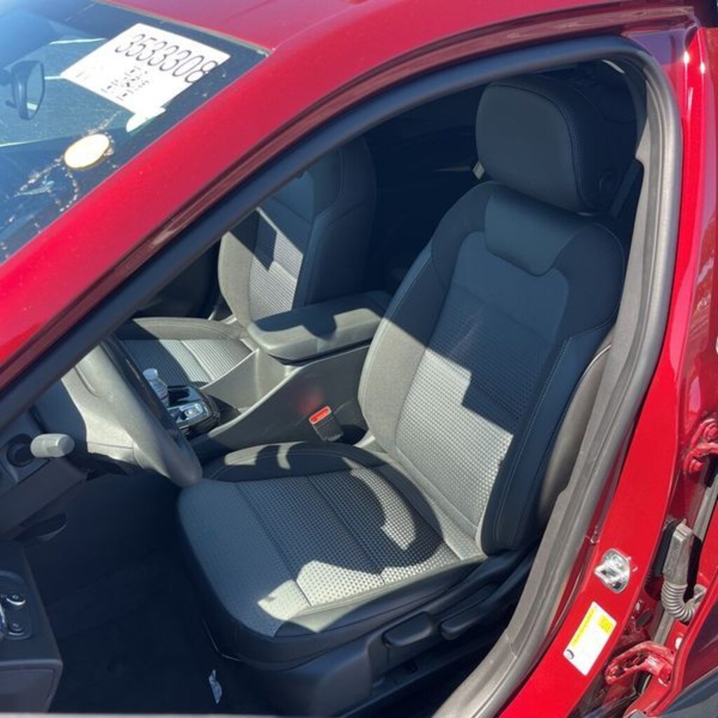 Used 2025 Chevrolet Trax LT SUV