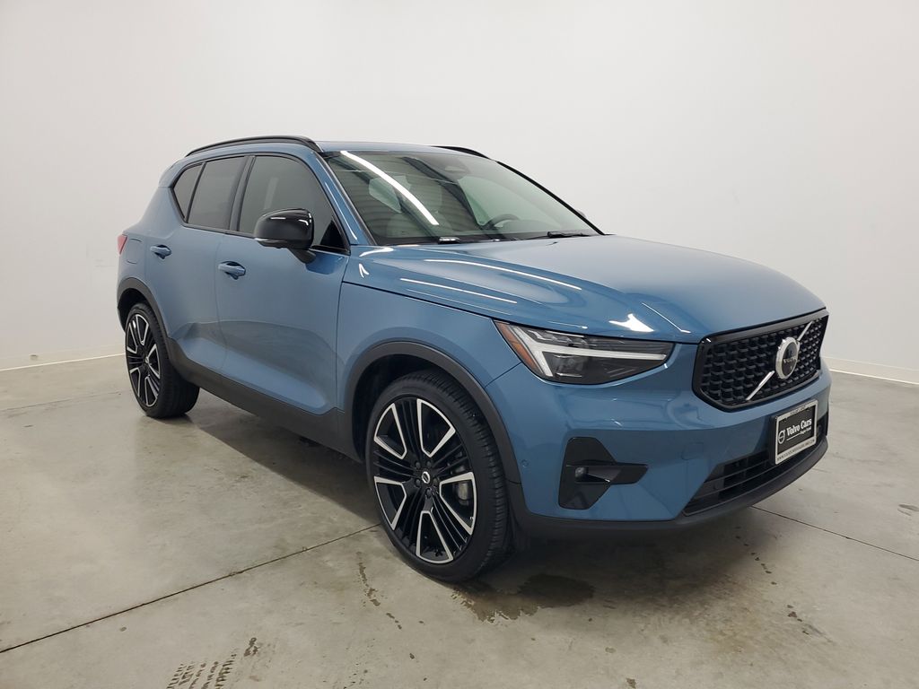 2023 Volvo XC40 AWD Ultimate photo 3