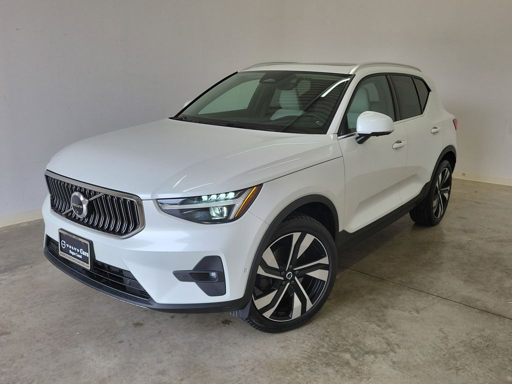 2025 Volvo XC40 B5 Ultra Bright AWD's photo