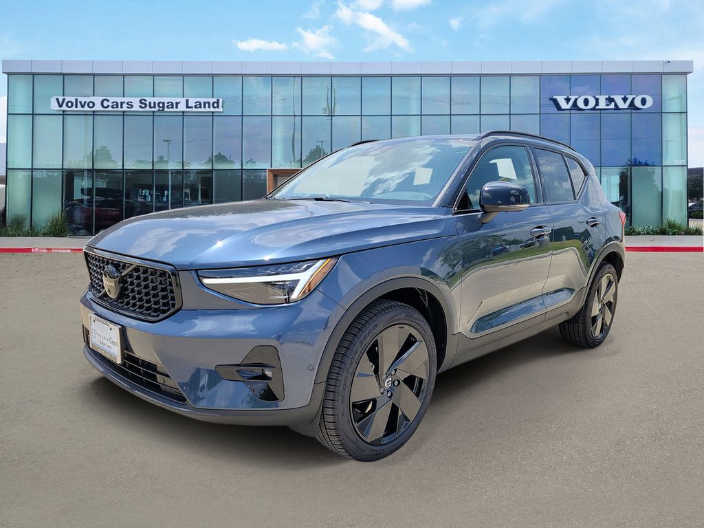 New 2026 Volvo XC40 B5 Ultra Black Edition