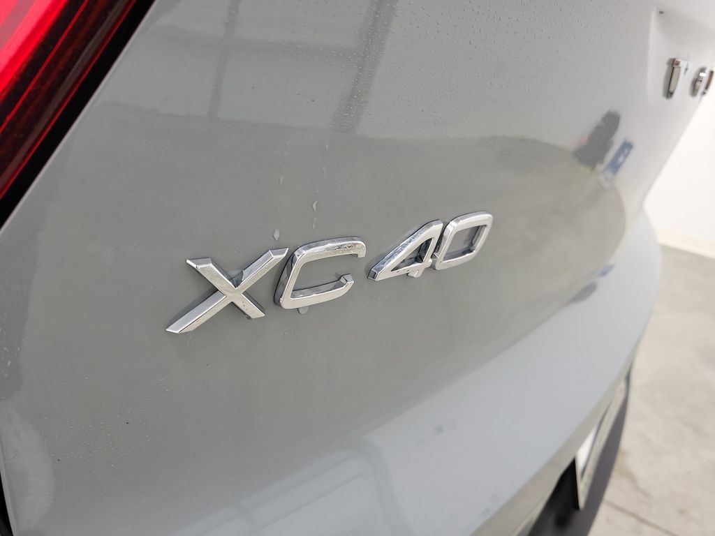 2026 Volvo XC40 Ultra - Photo 9