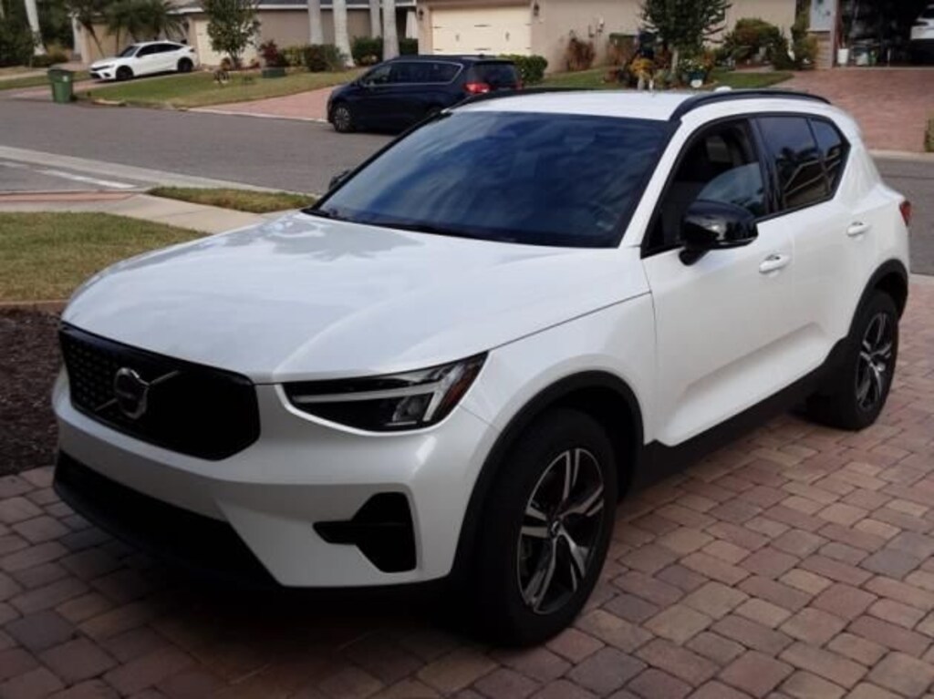 Certified 2024 Volvo XC40 B5 Core SUV
