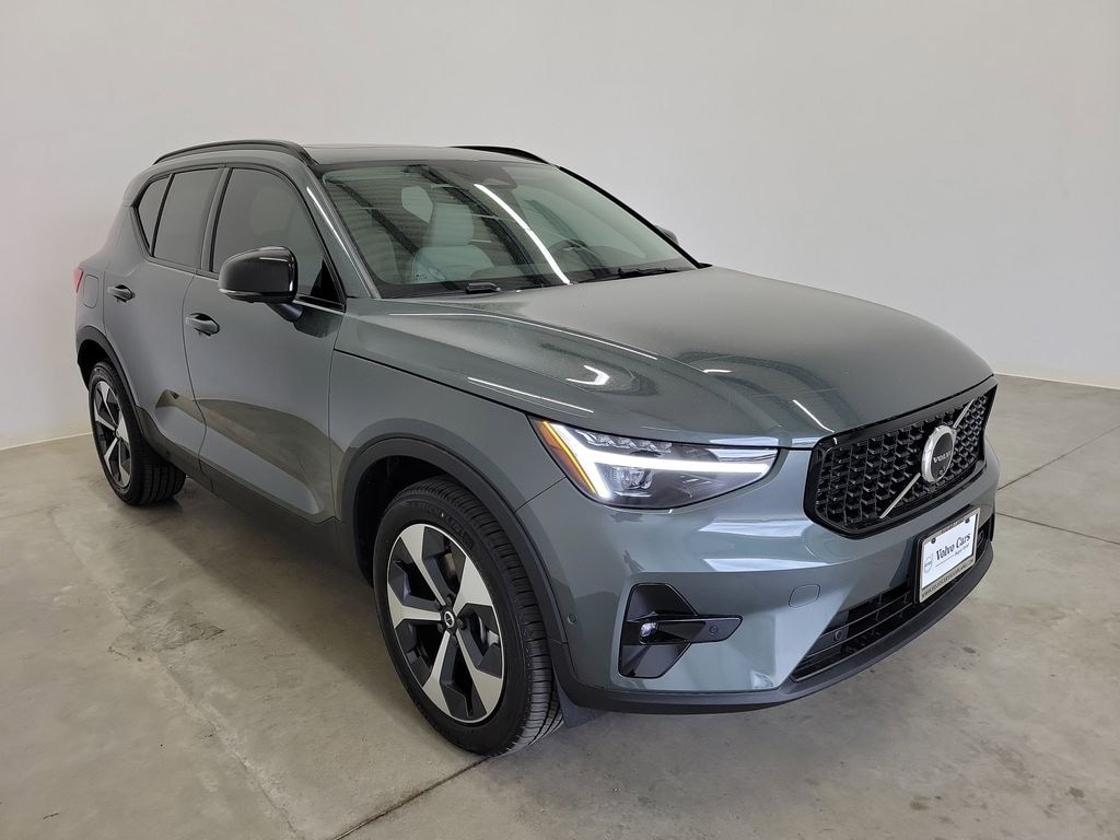 New 2026 Volvo XC40 B5 Plus SUV