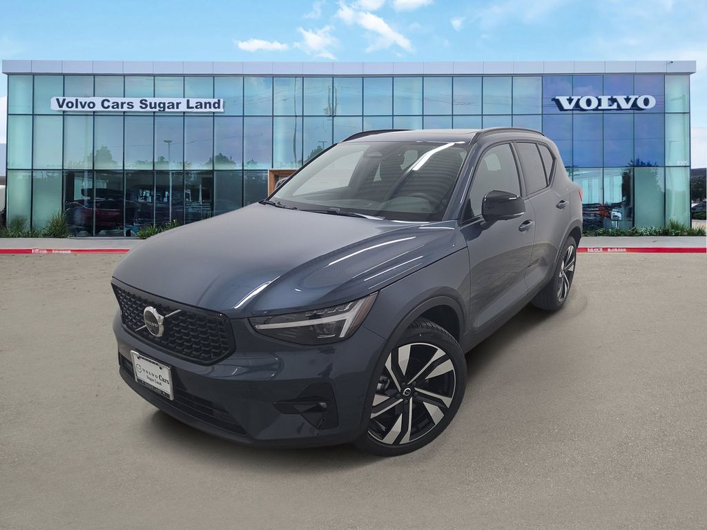 New 2026 Volvo XC40 B5 Ultra