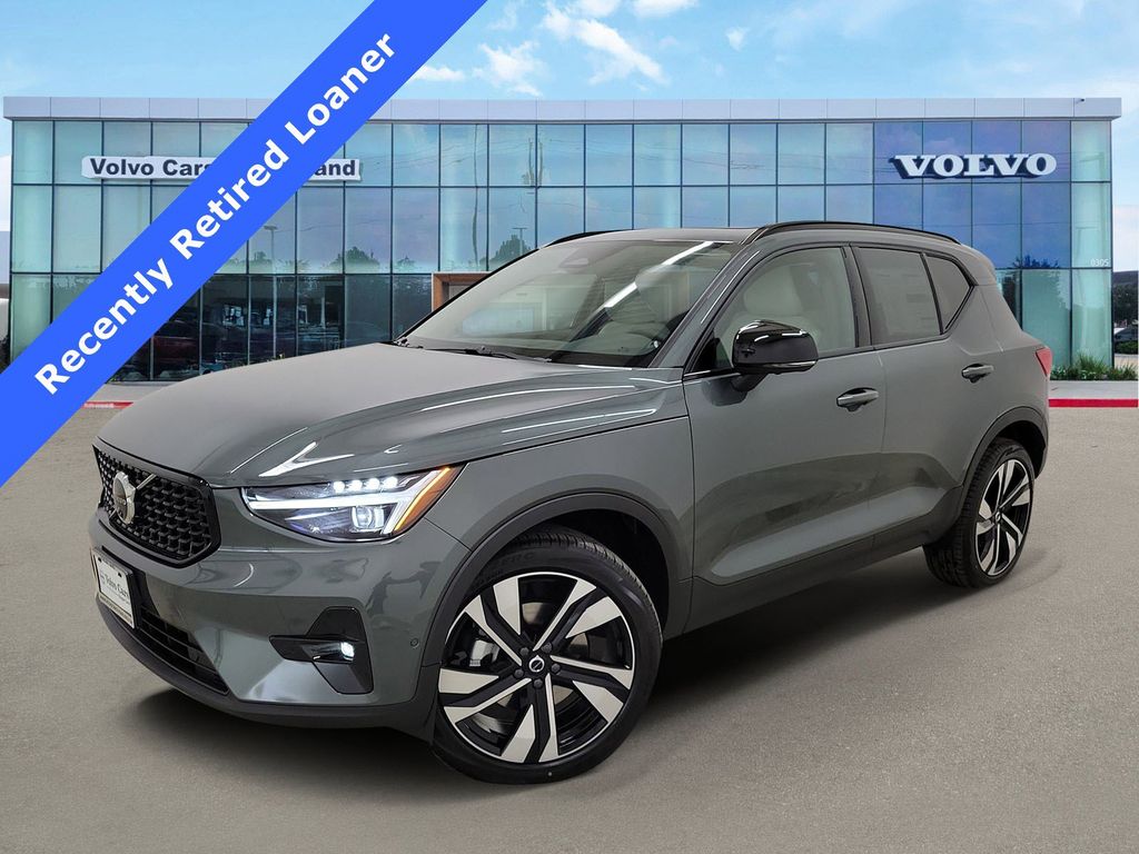 2026 Volvo XC40 B5 Ultra Dark AWD's photo