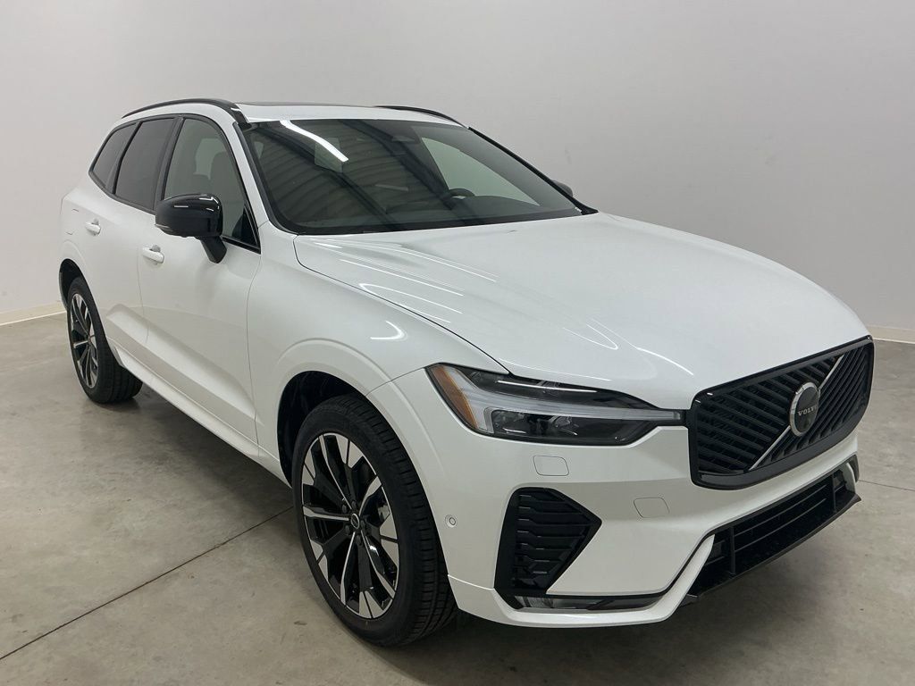 2026 Volvo XC60 B5 Plus photo 3