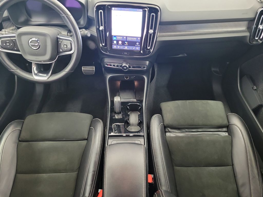 2022 Volvo XC40 Plus - Photo 16