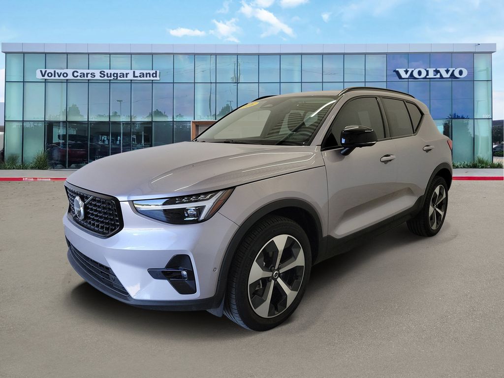 2026 Volvo XC40 SUV 