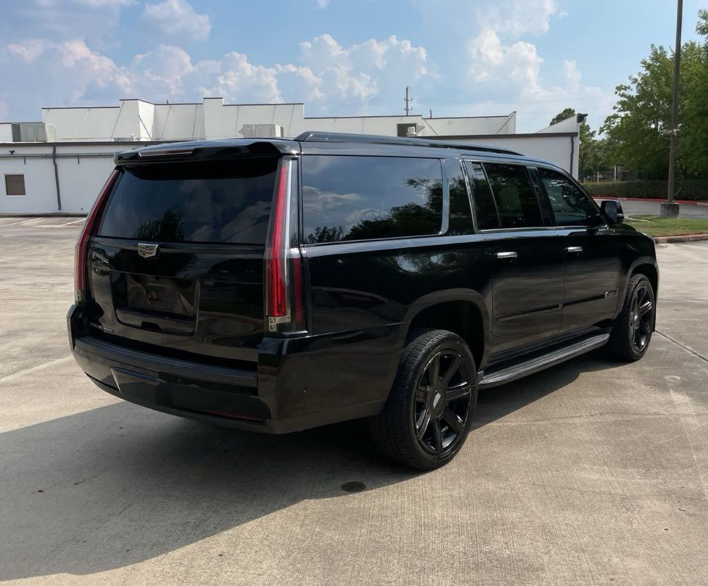 2018 Cadillac Escalade ESV Luxury photo 2