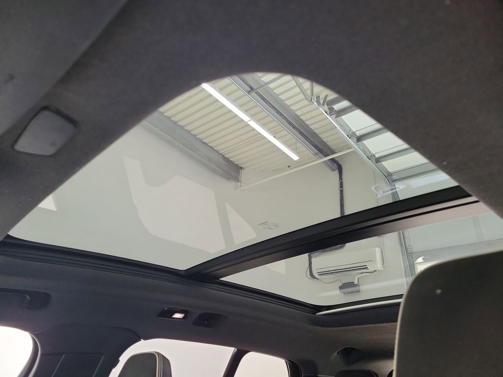 2022 Volvo XC40 Plus - Photo 19