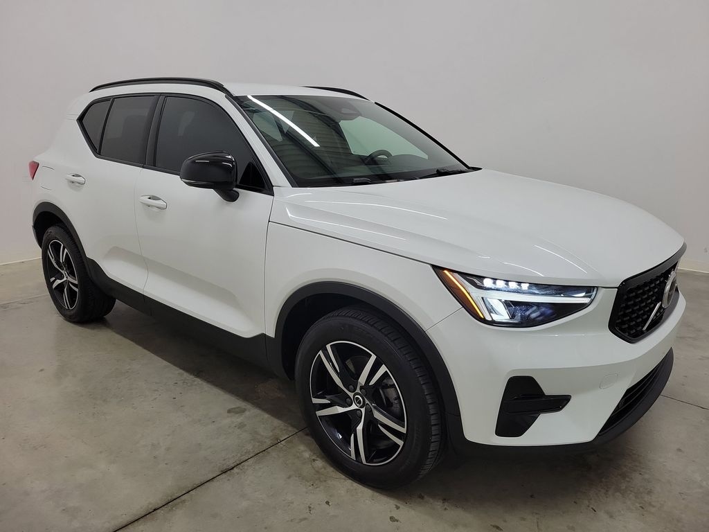 Certified 2024 Volvo XC40 B5 Core SUV