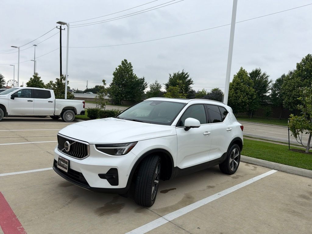 Used 2023 Volvo XC40 B5 AWD Plus Bright SUV